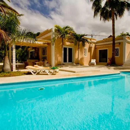 Villa-tauro Leyh Villa *